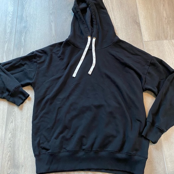 SUPER buttery SOFT basic black hoodie medium - Picture 2 of 12